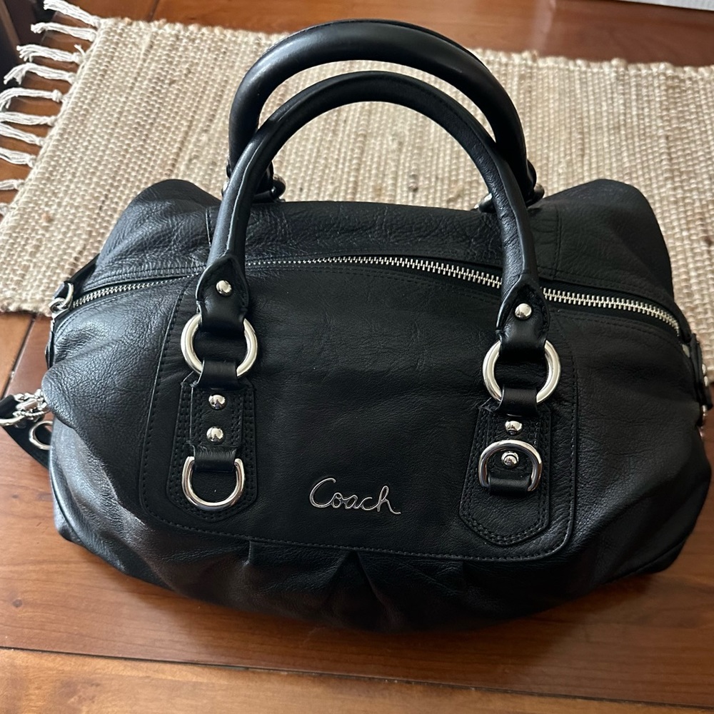 EUC Coach Signature Black Pebbled Leather Purse